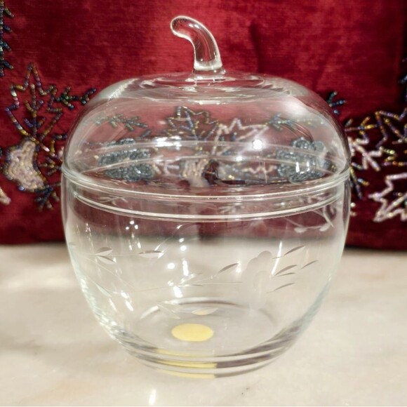 Vintage Princess House Heritage Etched Crystal Apple Candy / Nut Dish with lid - Picture 5 of 8